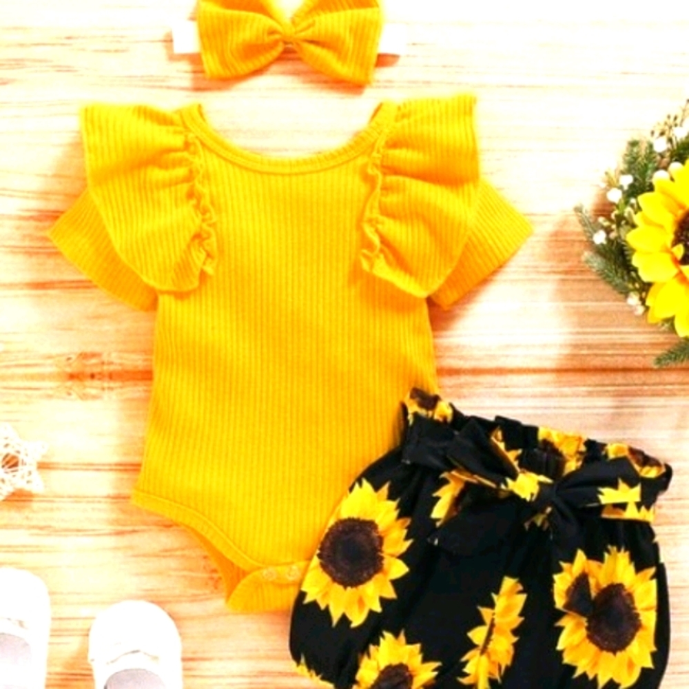 Baby girl clothes 0-3mo
